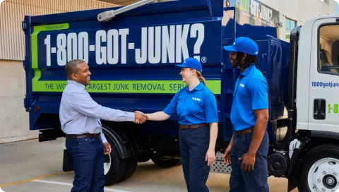 Retail customer shaking hands with 1-800-GOT-JUNK? team member